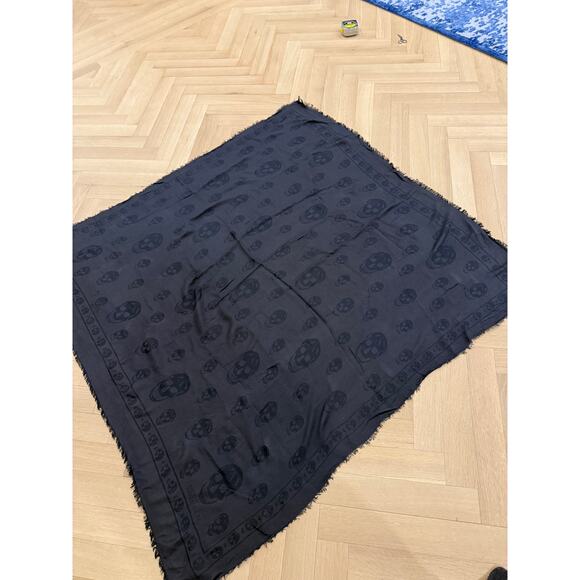 Alexander Mcqueen Navy and Black Skull Scarf - Picture 9 of 11